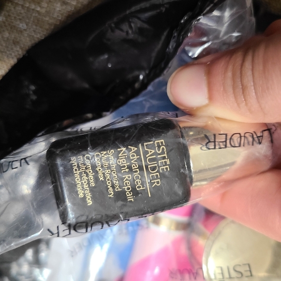 Estee Lauder Mixed Revitalizing Eye Creams Lip Liner Lip Stick and Mascara Set - Picture 14 of 16